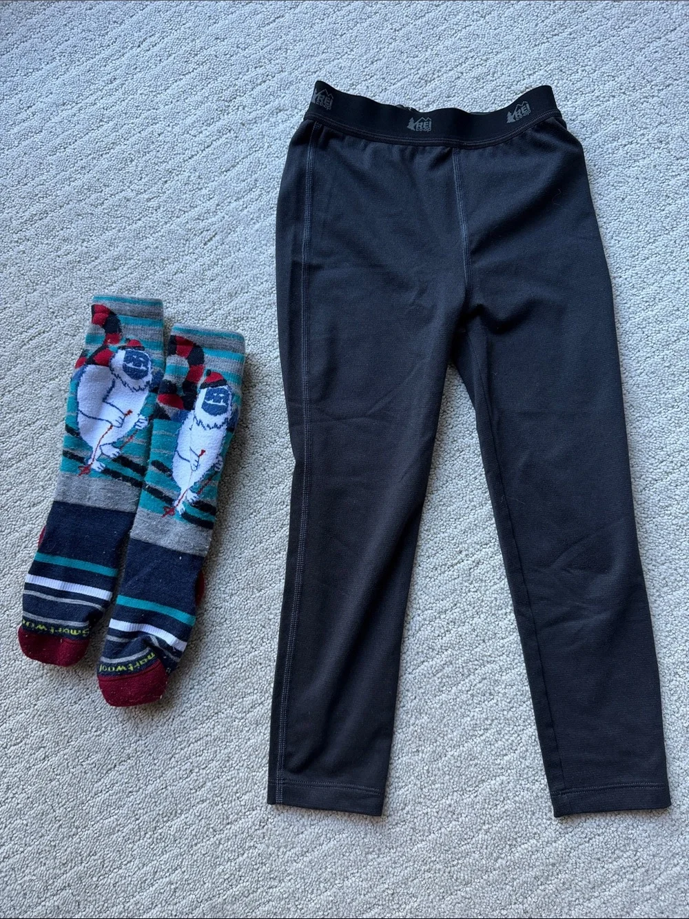 XXS 4/5 Kids Black Thermal Long Johns REI with SmartWool ski socks